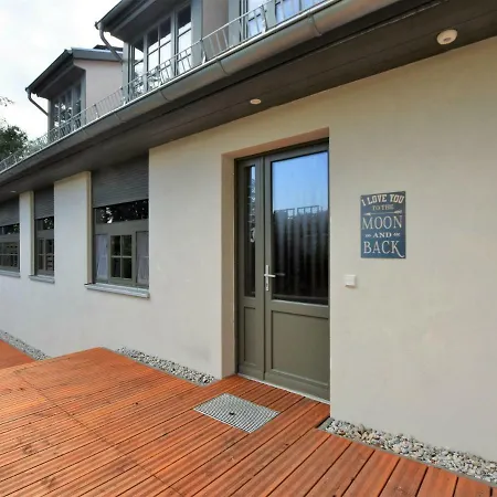 Individual And Charming - With Fireplace, Terrace And Garden Lägenhet